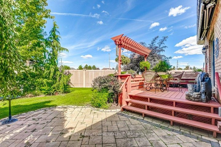 Photo 29 at 27 - 17 Orchard Park Gate, Wellington, Brampton