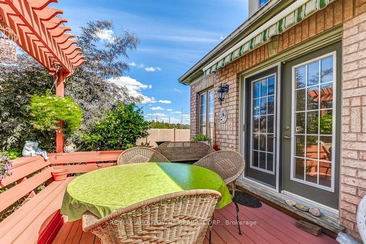 Photo 30 at 27 - 17 Orchard Park Gate, Wellington, Brampton