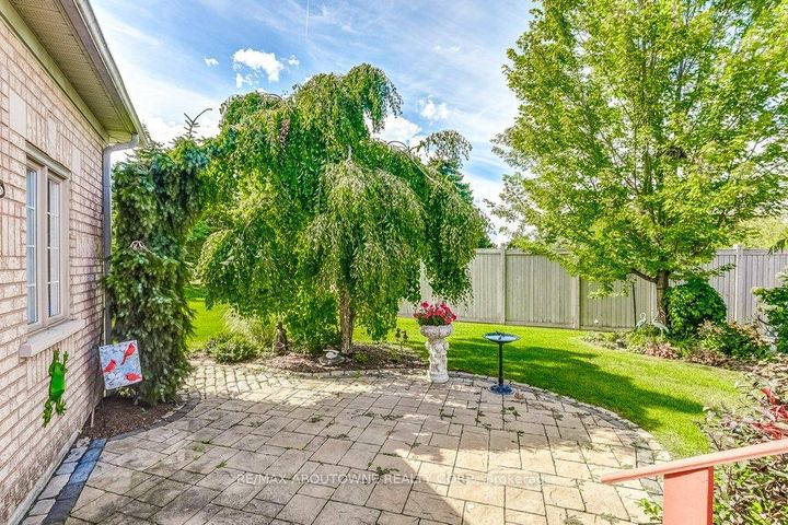 Photo 32 at 27 - 17 Orchard Park Gate, Wellington, Brampton