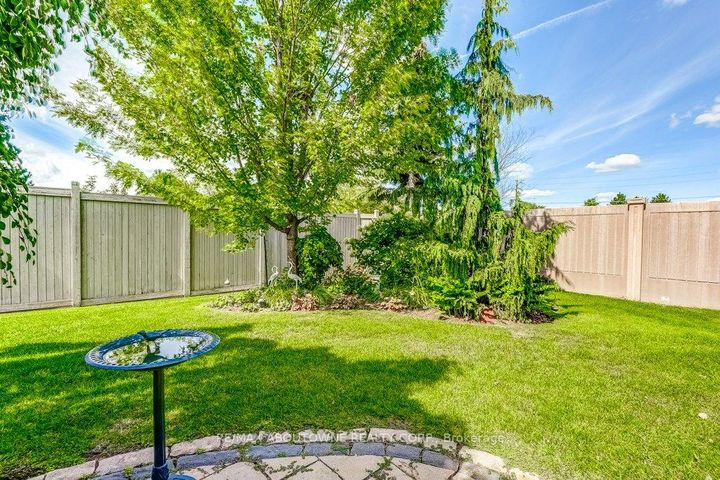 Photo 33 at 27 - 17 Orchard Park Gate, Wellington, Brampton