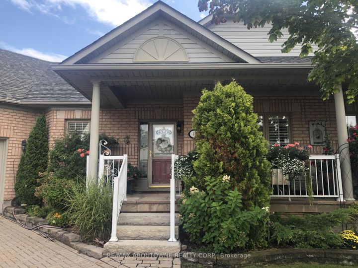 Photo 38 at 27 - 17 Orchard Park Gate, Wellington, Brampton