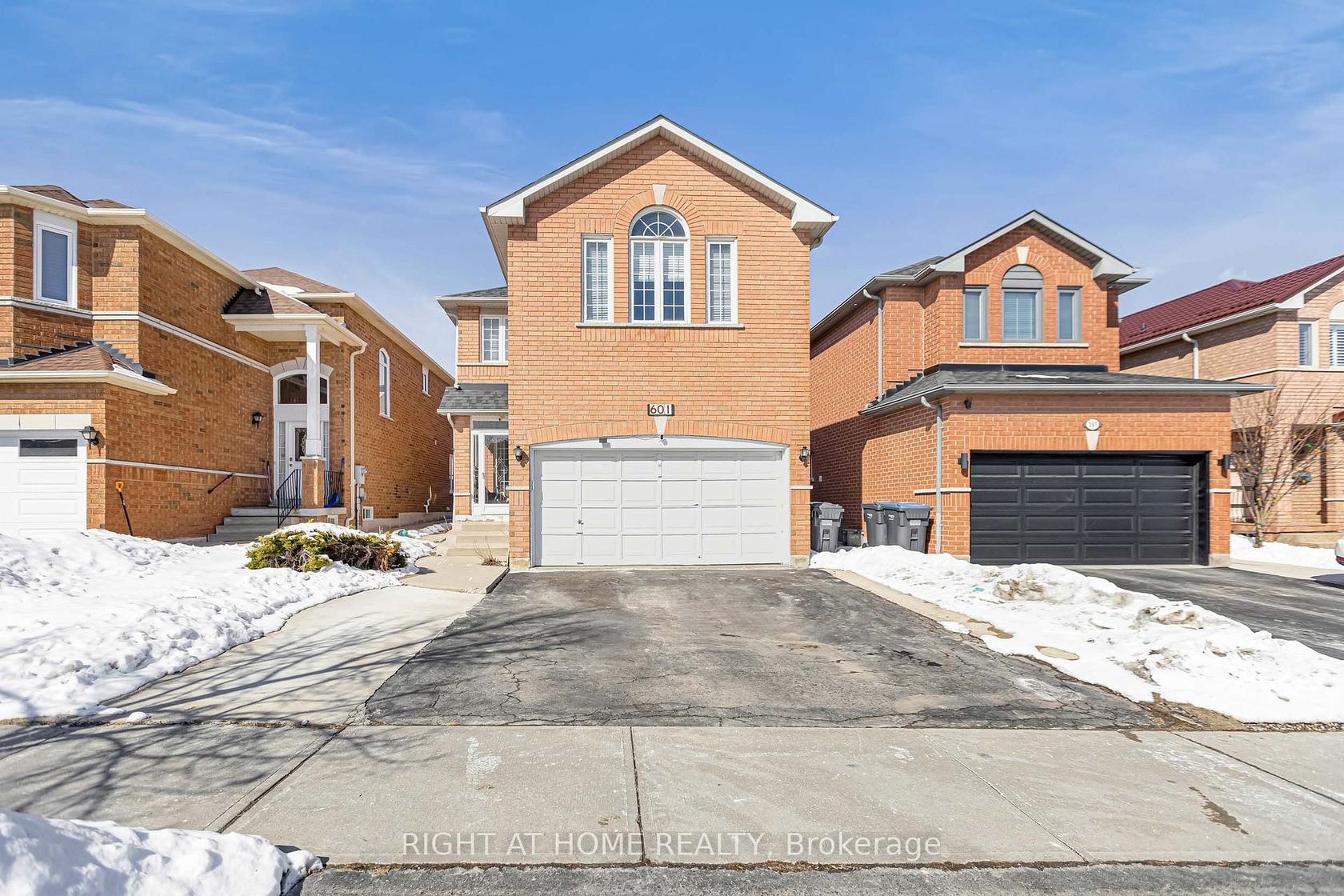 601 Claymeadow Avenue, Cooksville, Mississauga by Loree Meneguzzi Real Estate 601 Claymeadow Avenue, Cooksville, Mississauga
