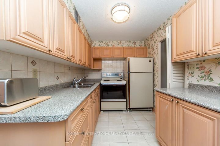 Photo 14 at 302 - 260 Scarlett Road, Smythe, Toronto