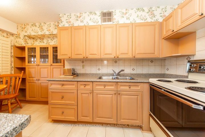 Photo 15 at 302 - 260 Scarlett Road, Smythe, Toronto