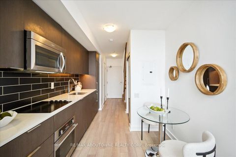 Photo 6 at 717 - 5 Hanna Avenue, Niagara, Toronto