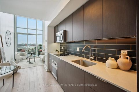 Photo 7 at 717 - 5 Hanna Avenue, Niagara, Toronto