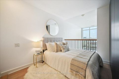 Photo 8 at 717 - 5 Hanna Avenue, Niagara, Toronto