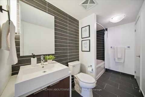 Photo 12 at 717 - 5 Hanna Avenue, Niagara, Toronto