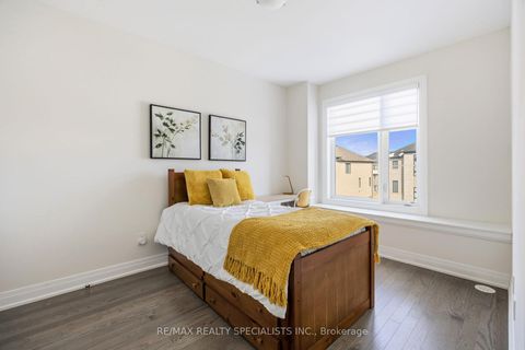 Photo 32 at 324 Laplante Street, Summerhill Estates, Newmarket