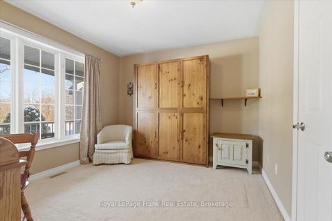 Photo 10 at 25 Apple Tree Crescent, Uxbridge