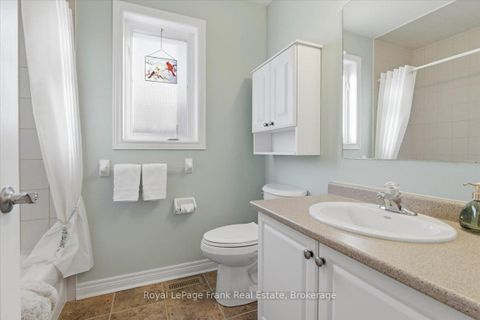 Photo 13 at 25 Apple Tree Crescent, Uxbridge