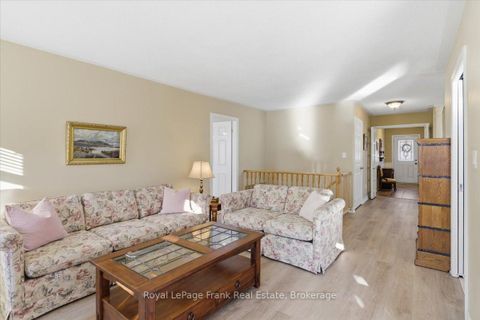 Photo 17 at 25 Apple Tree Crescent, Uxbridge