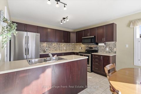 Photo 26 at 25 Apple Tree Crescent, Uxbridge