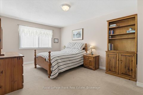 Photo 30 at 25 Apple Tree Crescent, Uxbridge