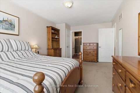 Photo 32 at 25 Apple Tree Crescent, Uxbridge