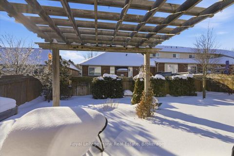 Photo 38 at 25 Apple Tree Crescent, Uxbridge