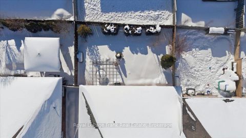 Photo 40 at 25 Apple Tree Crescent, Uxbridge