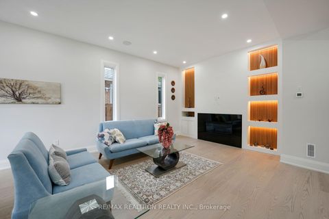 Photo 5 at 105 Murray Drive, Aurora Highlands, Aurora