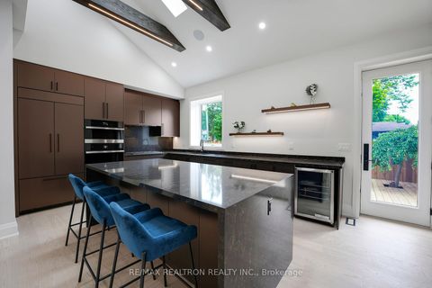 Photo 10 at 105 Murray Drive, Aurora Highlands, Aurora