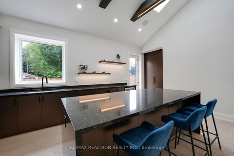 Photo 12 at 105 Murray Drive, Aurora Highlands, Aurora