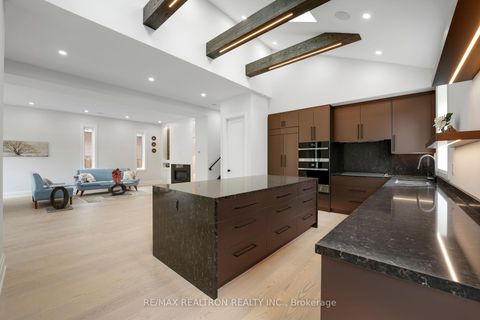 Photo 13 at 105 Murray Drive, Aurora Highlands, Aurora