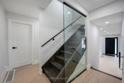 Photo 14 at 105 Murray Drive, Aurora Highlands, Aurora