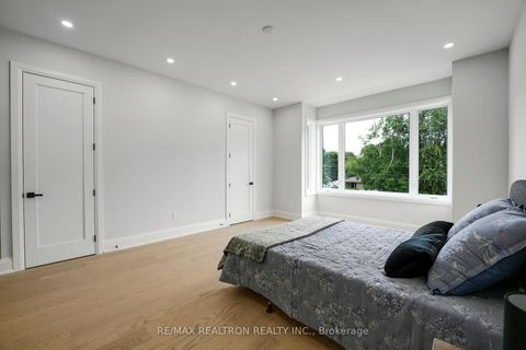 Photo 15 at 105 Murray Drive, Aurora Highlands, Aurora