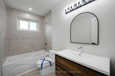 Photo 19 at 105 Murray Drive, Aurora Highlands, Aurora