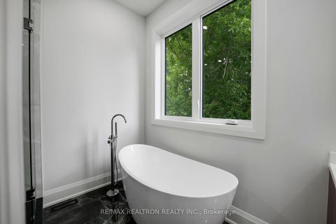 Photo 22 at 105 Murray Drive, Aurora Highlands, Aurora