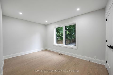 Photo 28 at 105 Murray Drive, Aurora Highlands, Aurora