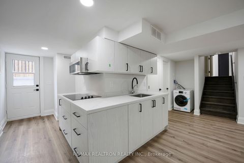 Photo 31 at 105 Murray Drive, Aurora Highlands, Aurora