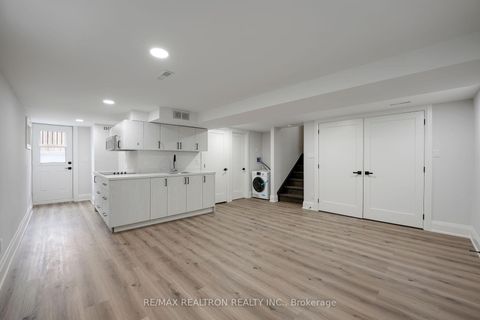 Photo 33 at 105 Murray Drive, Aurora Highlands, Aurora