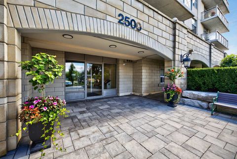 Photo 2 at 509 - 2500 Rutherford Road, Maple, Vaughan
