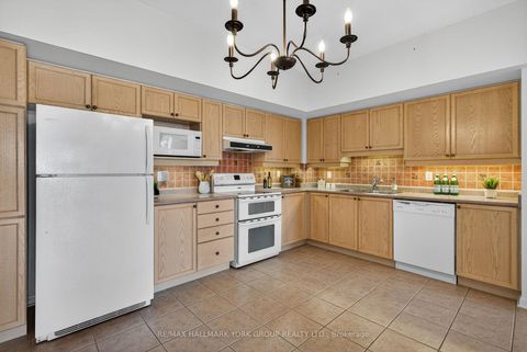 Photo 11 at 509 - 2500 Rutherford Road, Maple, Vaughan