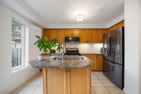 Photo 6 at 584 Willowick Drive, Wyndham, Newmarket