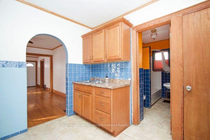 Photo 8 at 65 Gladstone Avenue, McLaughlin, Oshawa