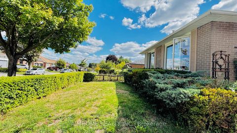 Photo 5 at 19 Sunderland Crescent, Woburn, Toronto