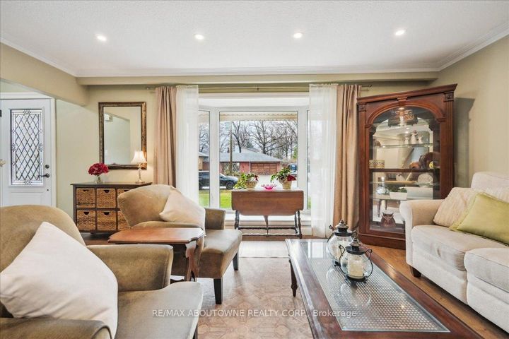 Photo 8 at 2033 Saxon Road, WO West, Oakville