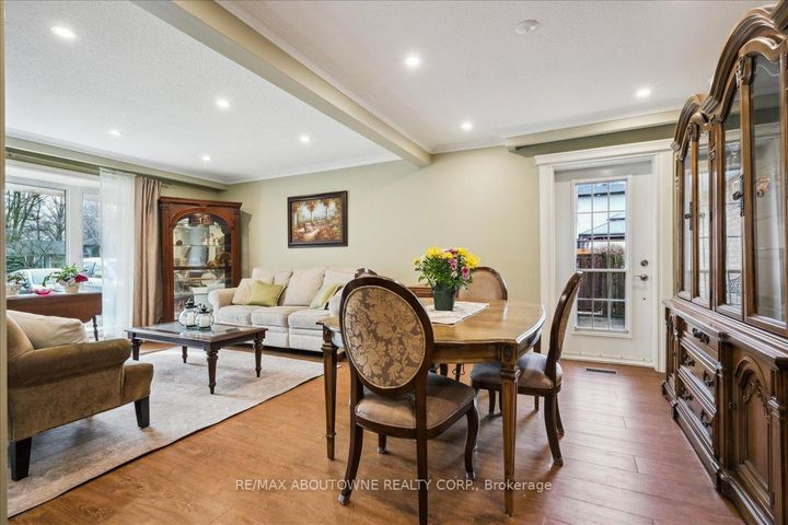 Photo 11 at 2033 Saxon Road, WO West, Oakville