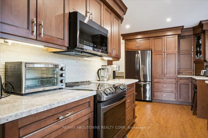 Photo 14 at 2033 Saxon Road, WO West, Oakville