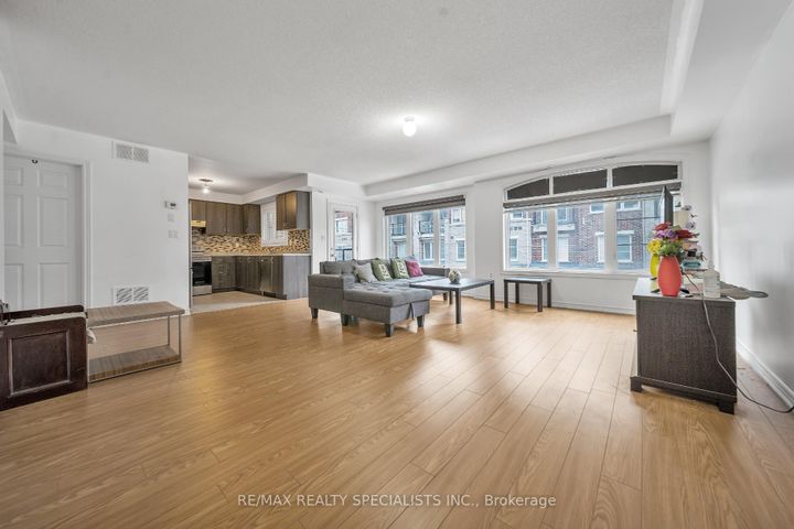 Photo 2 at 61 - 200 Veterans Drive, Northwest Brampton, Brampton