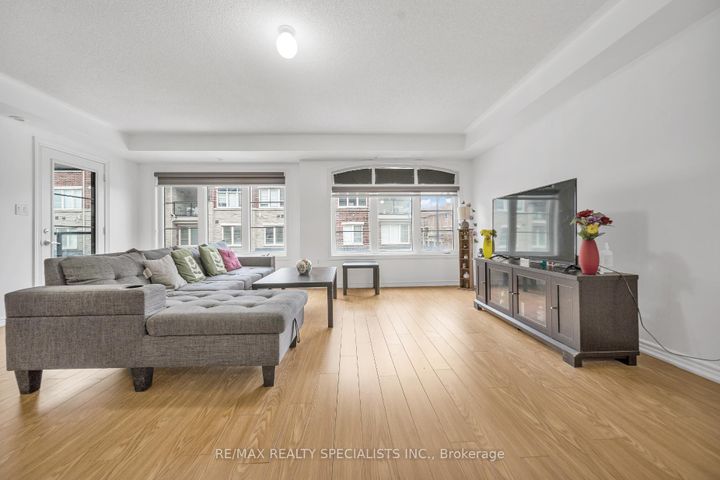 Photo 3 at 61 - 200 Veterans Drive, Northwest Brampton, Brampton