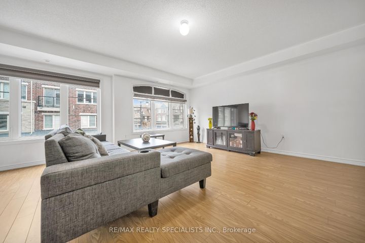 Photo 4 at 61 - 200 Veterans Drive, Northwest Brampton, Brampton