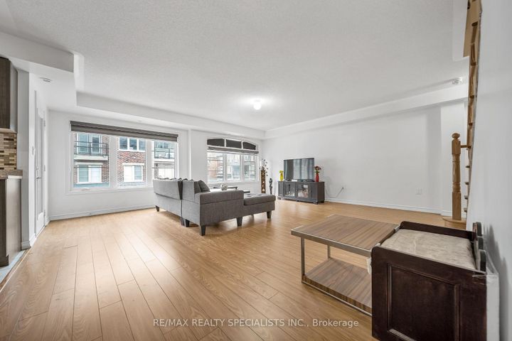 Photo 5 at 61 - 200 Veterans Drive, Northwest Brampton, Brampton