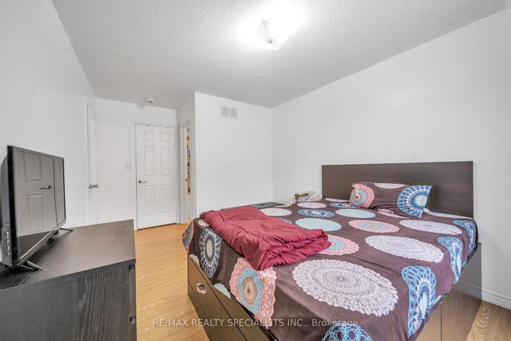 Photo 7 at 61 - 200 Veterans Drive, Northwest Brampton, Brampton