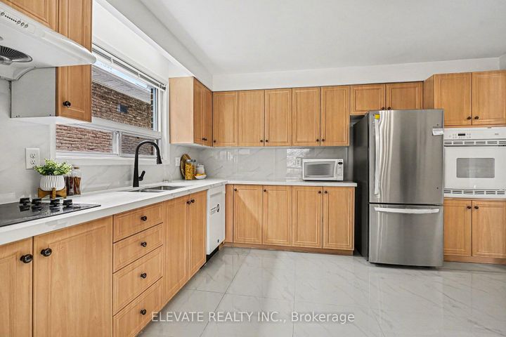 Photo 6 at 21 Whitehorn Crescent, Don Valley Village, Toronto