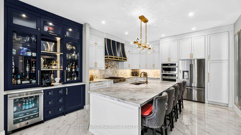 Photo 9 at 37 Cedarpoint Court, Patterson, Vaughan