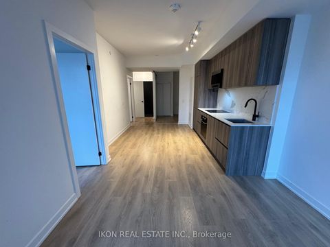 Photo 5 at 702 - 117 Broadway Avenue, Mount Pleasant West, Toronto