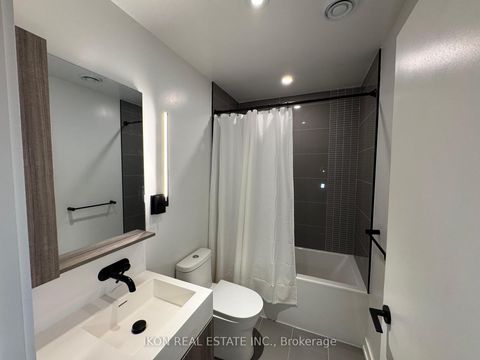 Photo 6 at 702 - 117 Broadway Avenue, Mount Pleasant West, Toronto