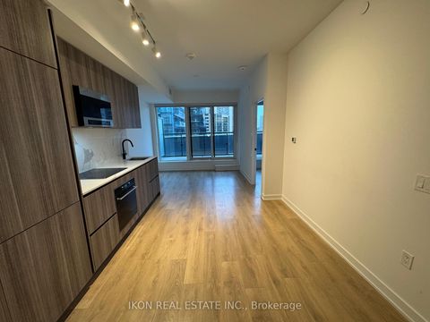 Photo 11 at 702 - 117 Broadway Avenue, Mount Pleasant West, Toronto